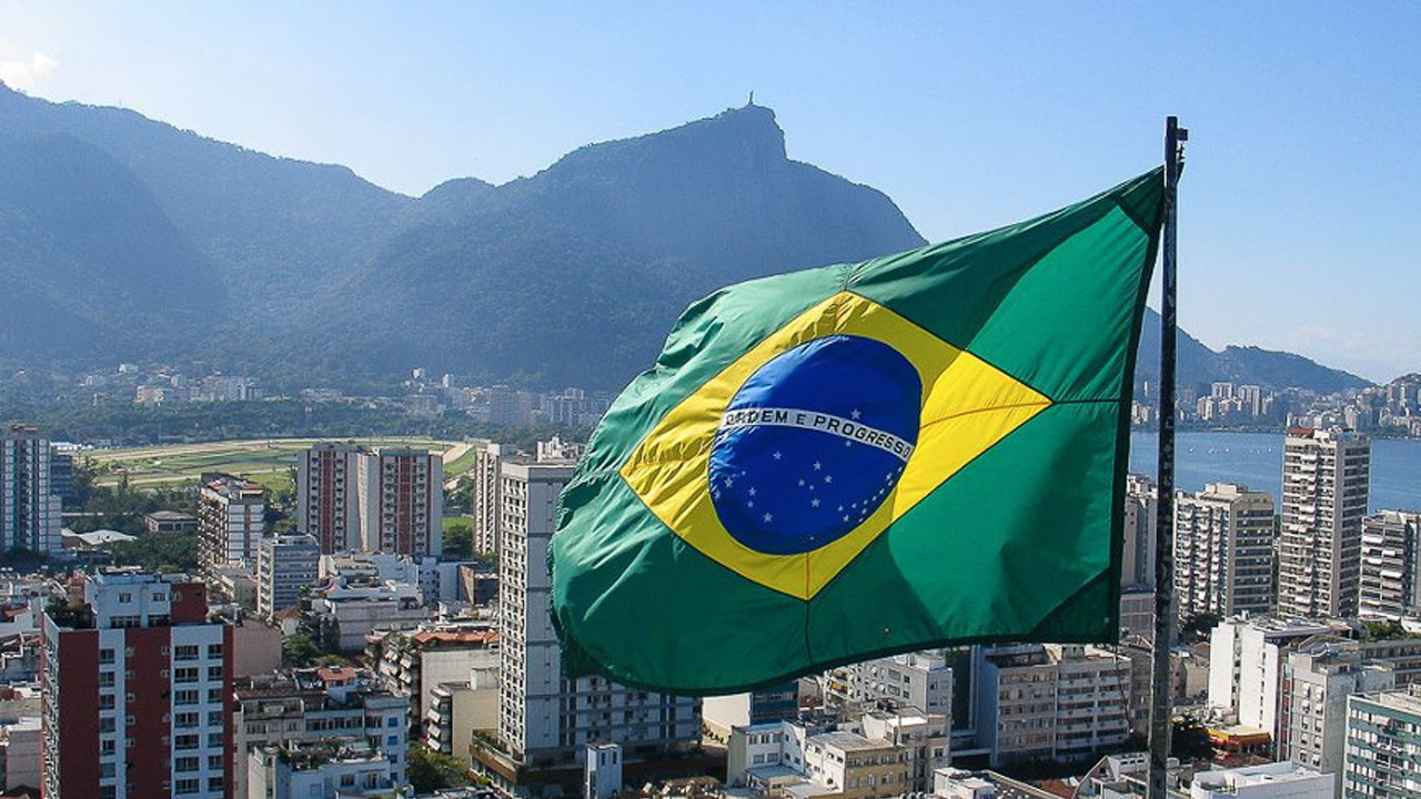 Turismo Médico Capilar no Brasil: Oportunidades e Desafios Estratégicos Para Clínicas de Excelência